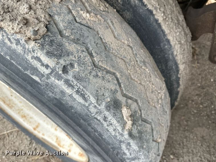 image for item KX9087 2005 Pinson  feed delivery trailer