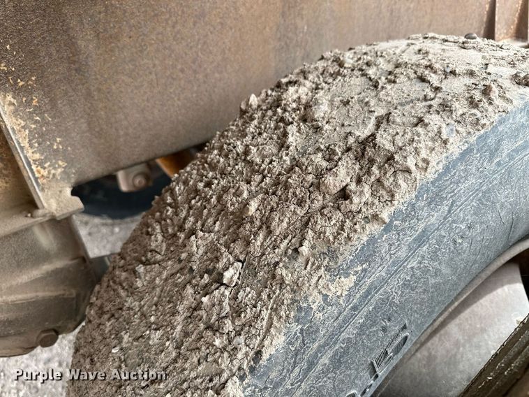 image for item KX9087 2005 Pinson  feed delivery trailer