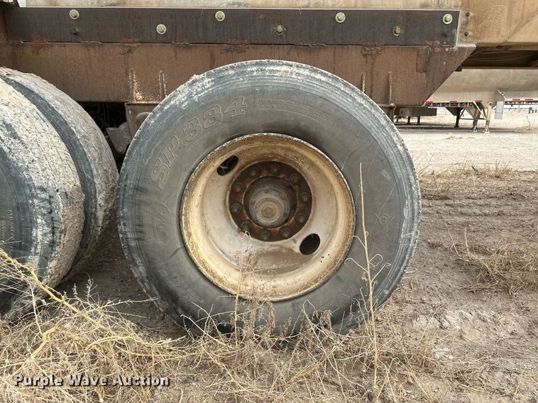 image for item KX9087 2005 Pinson  feed delivery trailer