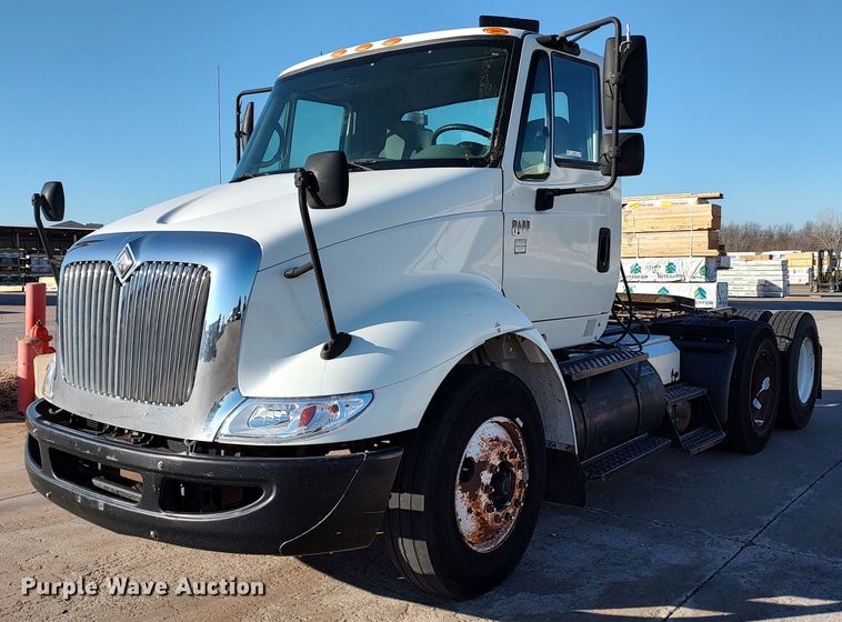 image for item LF9538 2007 International 8600  semi truck