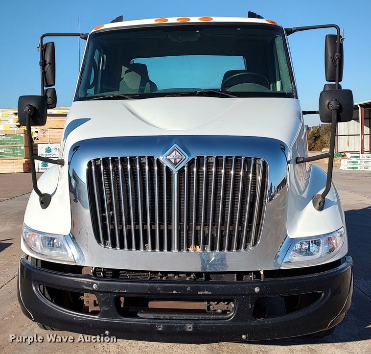 image for item LF9538 2007 International 8600  semi truck