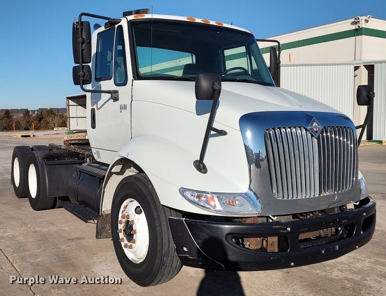 image for item LF9538 2007 International 8600  semi truck