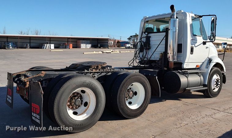 image for item LF9538 2007 International 8600  semi truck