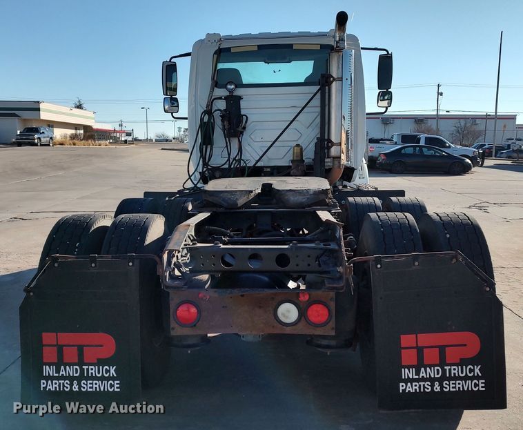 image for item LF9538 2007 International 8600  semi truck