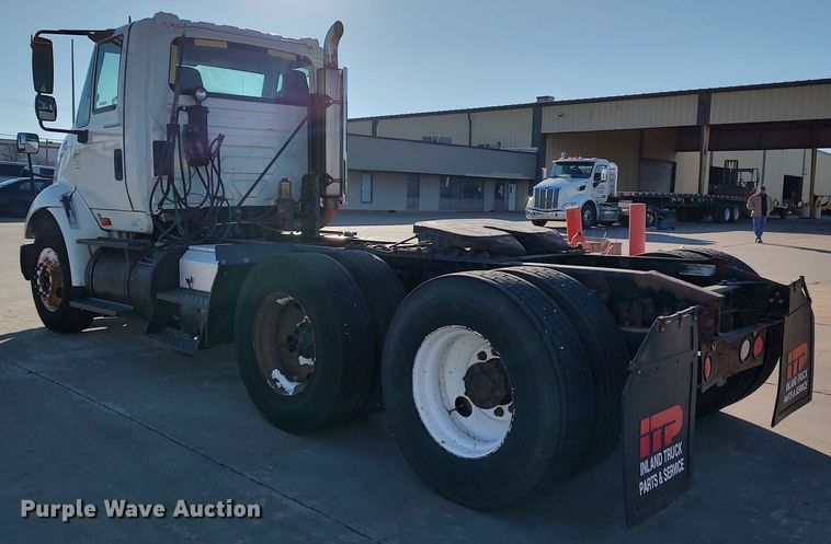 image for item LF9538 2007 International 8600  semi truck