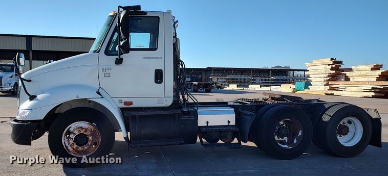 image for item LF9538 2007 International 8600  semi truck