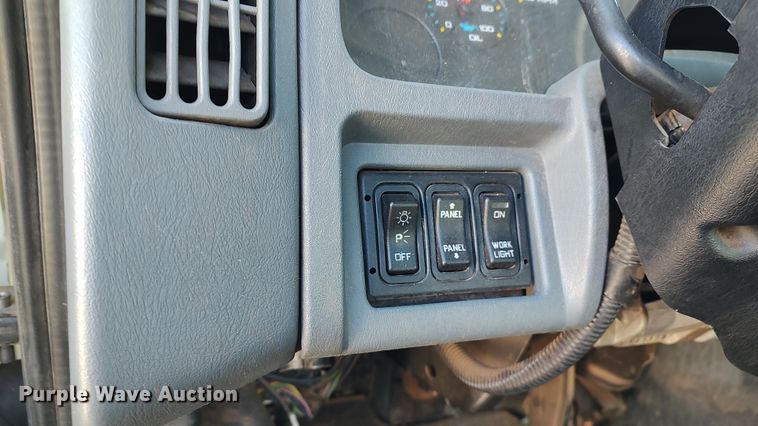 image for item LF9538 2007 International 8600  semi truck