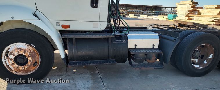 image for item LF9538 2007 International 8600  semi truck