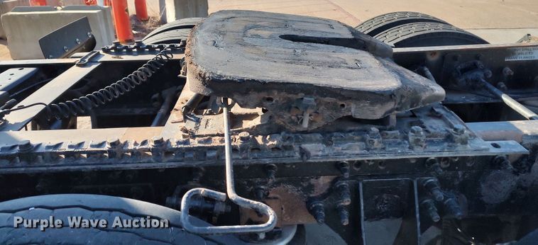 image for item LF9538 2007 International 8600  semi truck