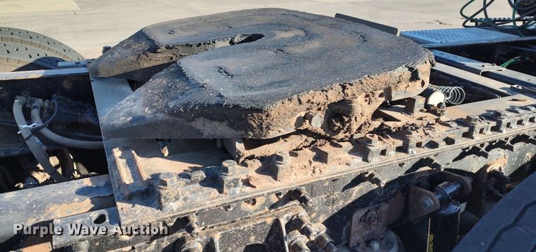 image for item LF9538 2007 International 8600  semi truck