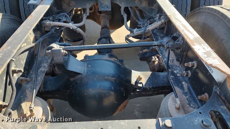 image for item LF9538 2007 International 8600  semi truck