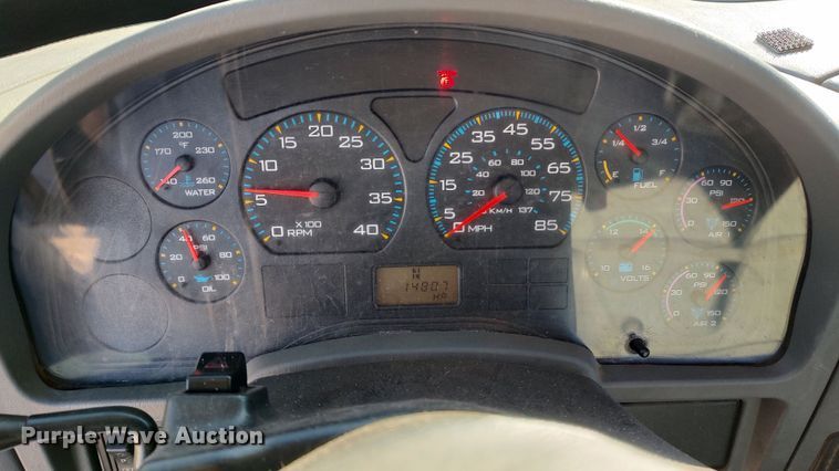 image for item LF9538 2007 International 8600  semi truck