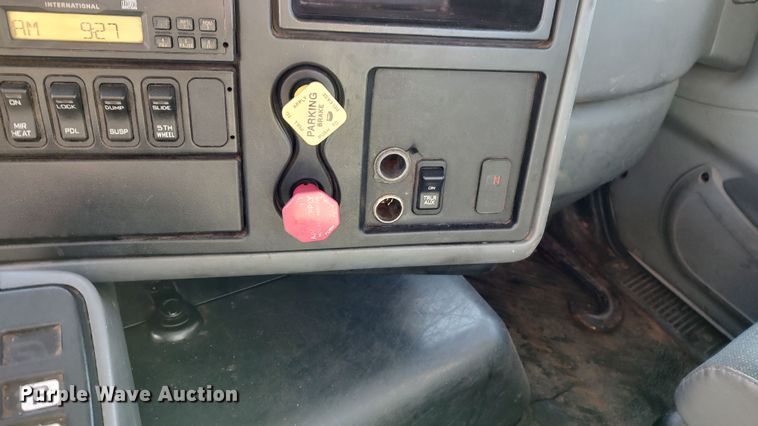 image for item LF9538 2007 International 8600  semi truck