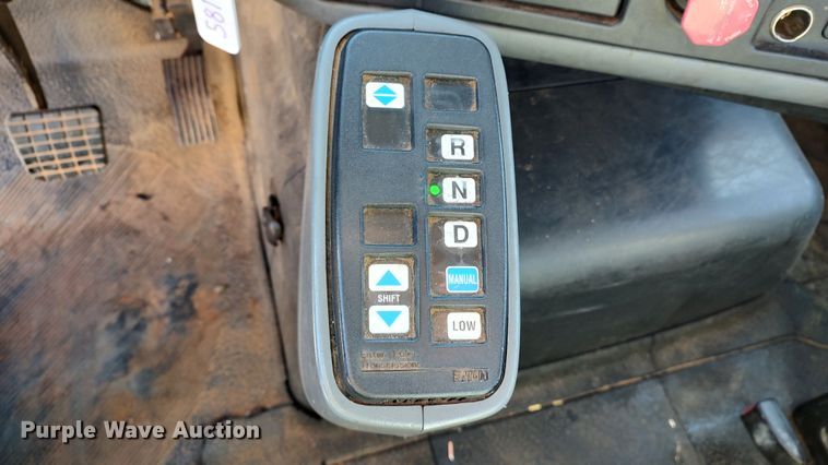 image for item LF9538 2007 International 8600  semi truck