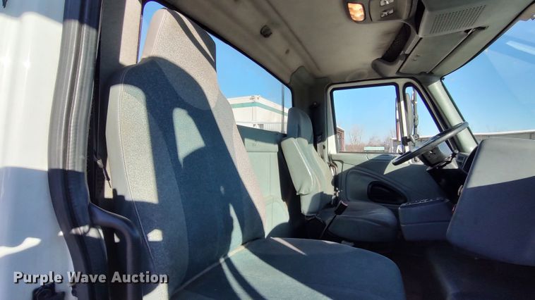 image for item LF9538 2007 International 8600  semi truck