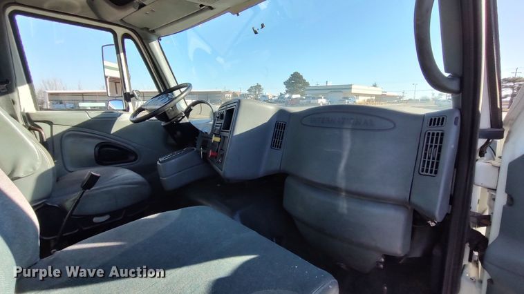 image for item LF9538 2007 International 8600  semi truck