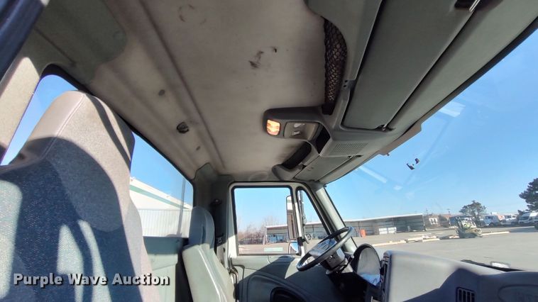 image for item LF9538 2007 International 8600  semi truck