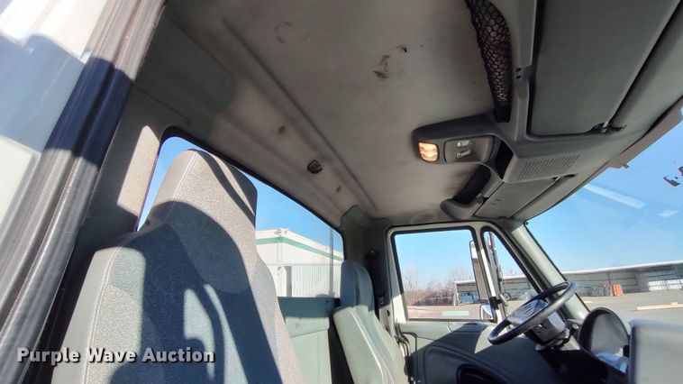 image for item LF9538 2007 International 8600  semi truck