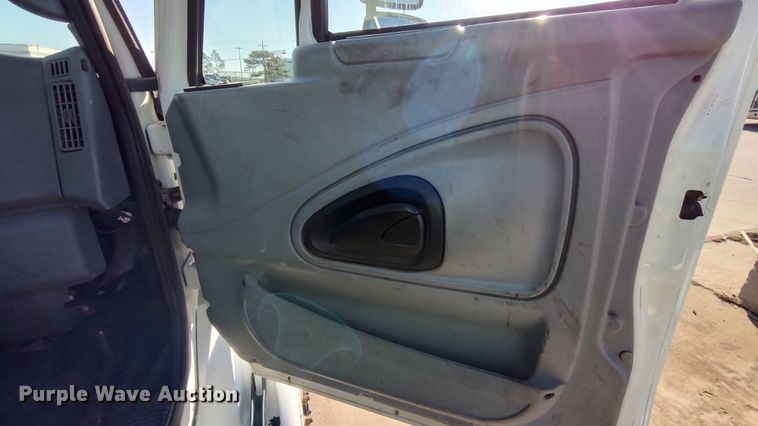 image for item LF9538 2007 International 8600  semi truck