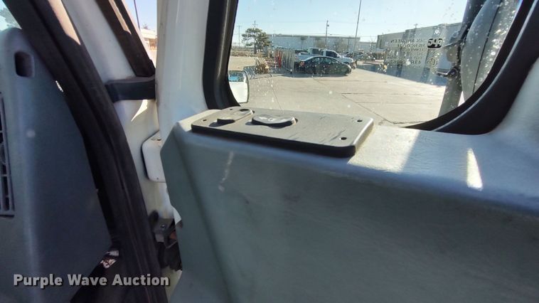 image for item LF9538 2007 International 8600  semi truck