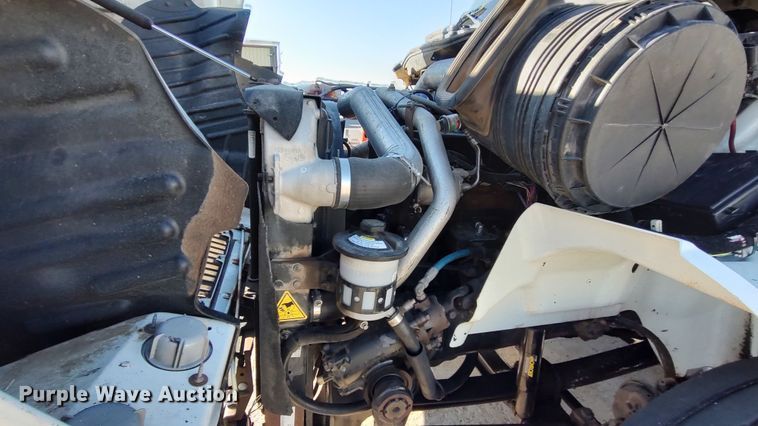 image for item LF9538 2007 International 8600  semi truck