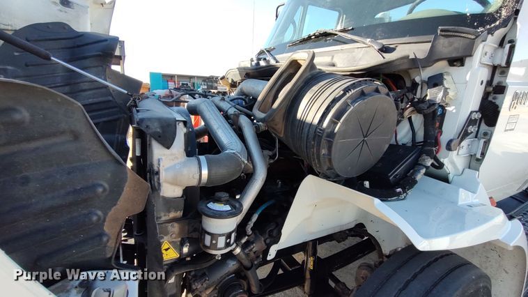 image for item LF9538 2007 International 8600  semi truck