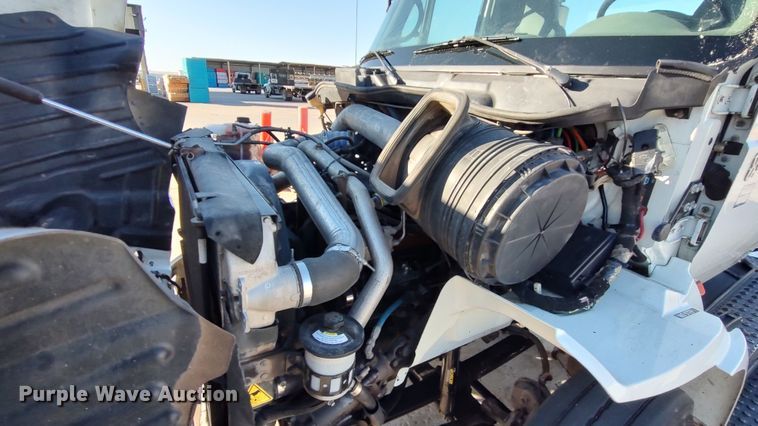 image for item LF9538 2007 International 8600  semi truck