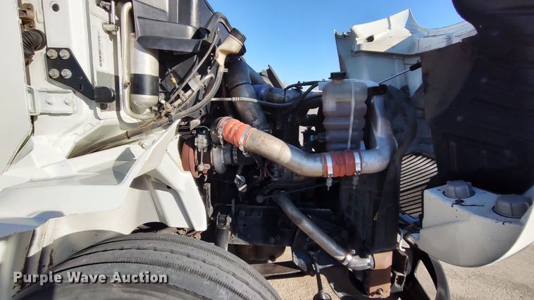 image for item LF9538 2007 International 8600  semi truck