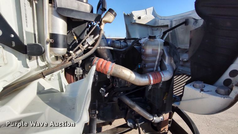 image for item LF9538 2007 International 8600  semi truck