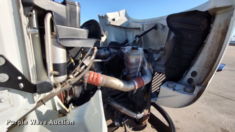 image for item LF9538 2007 International 8600  semi truck