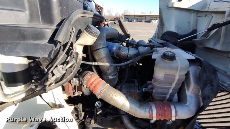 image for item LF9538 2007 International 8600  semi truck