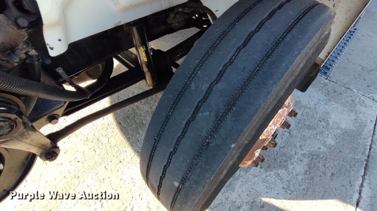 image for item LF9538 2007 International 8600  semi truck