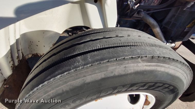 image for item LF9538 2007 International 8600  semi truck