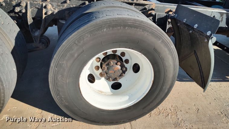 image for item LF9538 2007 International 8600  semi truck