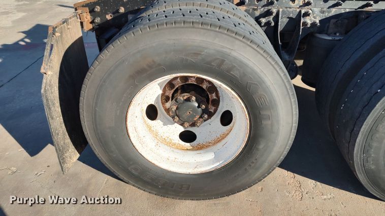 image for item LF9538 2007 International 8600  semi truck