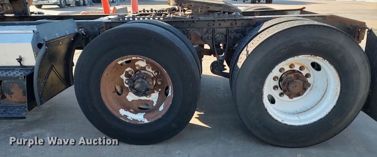 image for item LF9538 2007 International 8600  semi truck