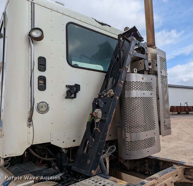 image for item LF9776 2013 Freightliner Coronado  semi truck