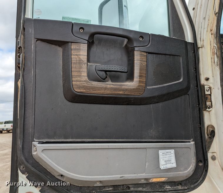 image for item LF9776 2013 Freightliner Coronado  semi truck