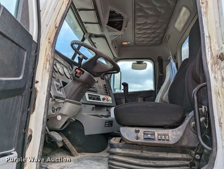 image for item LF9776 2013 Freightliner Coronado  semi truck