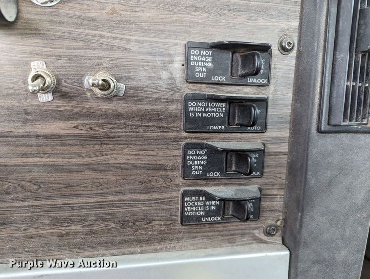 image for item LF9776 2013 Freightliner Coronado  semi truck