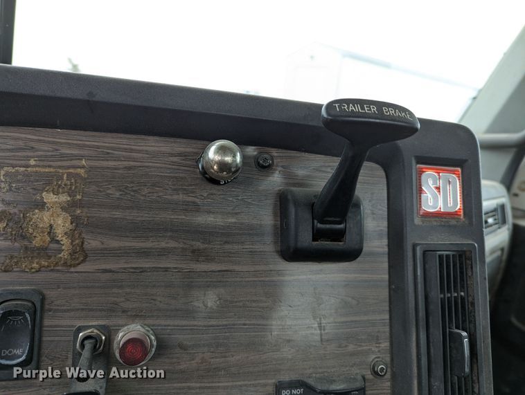 image for item LF9776 2013 Freightliner Coronado  semi truck