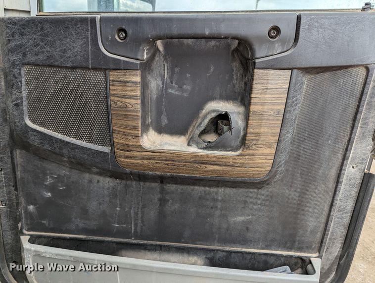 image for item LF9776 2013 Freightliner Coronado  semi truck