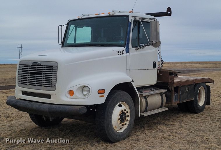 image for item LG9400 2004 Freightliner  flatbed truck