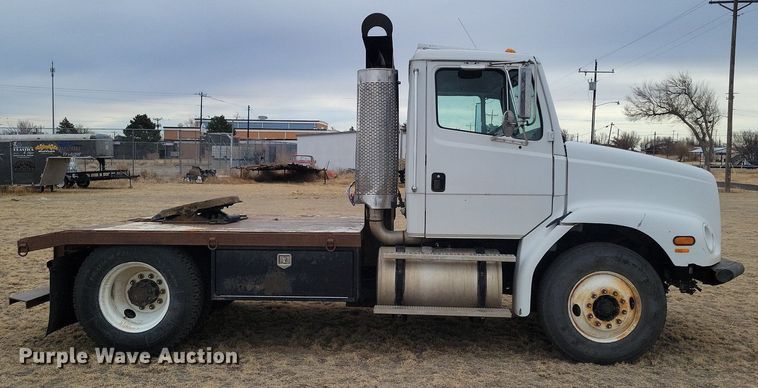 image for item LG9400 2004 Freightliner  flatbed truck