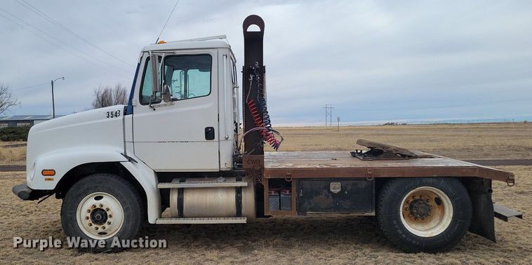 image for item LG9400 2004 Freightliner  flatbed truck