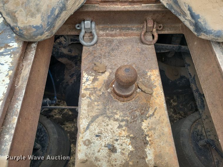 image for item LG9400 2004 Freightliner  flatbed truck