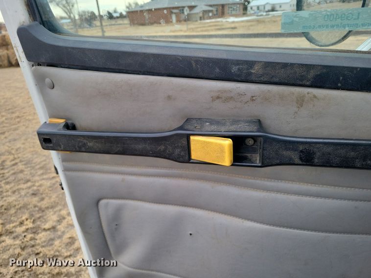 image for item LG9400 2004 Freightliner  flatbed truck