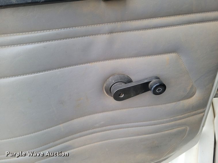 image for item LG9400 2004 Freightliner  flatbed truck