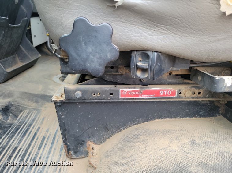 image for item LG9400 2004 Freightliner  flatbed truck