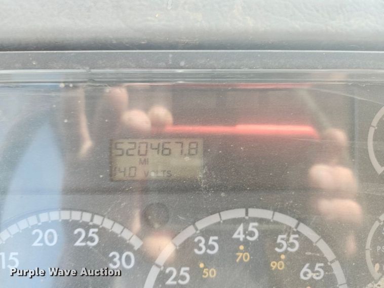 image for item LG9400 2004 Freightliner  flatbed truck